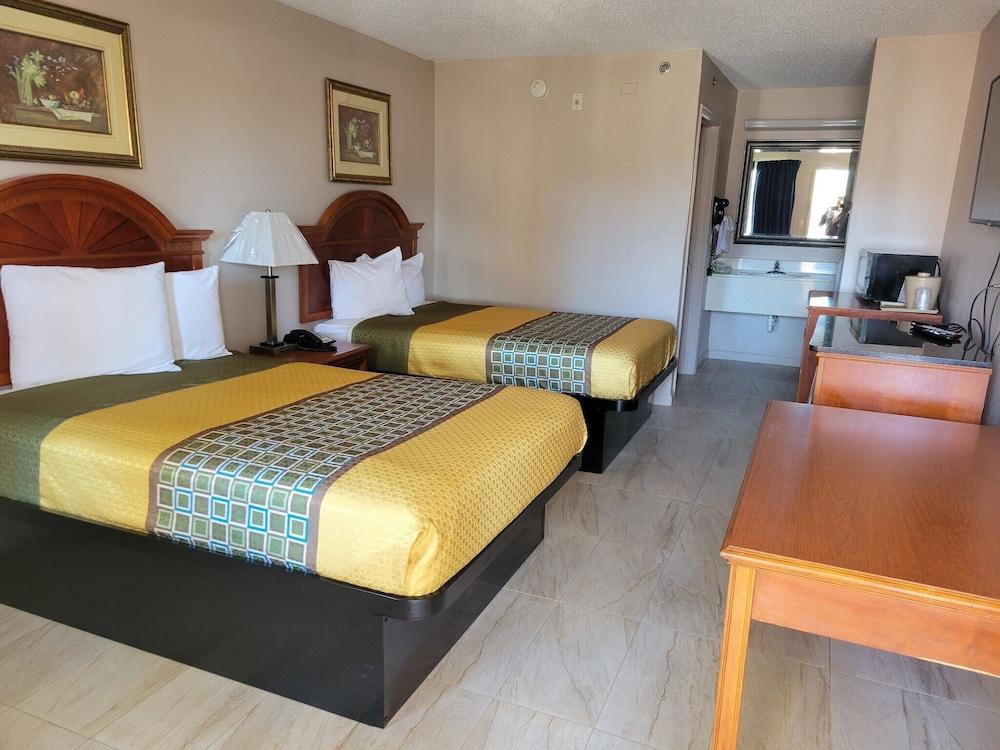 Carom Inn