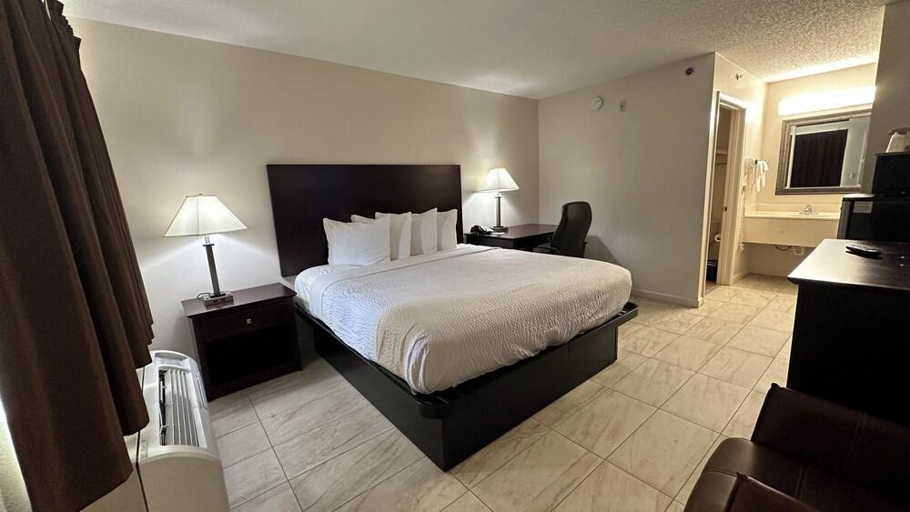 Carom Inn
