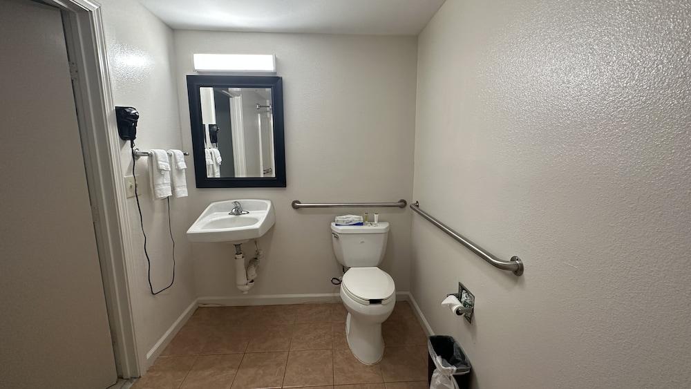Carom Inn