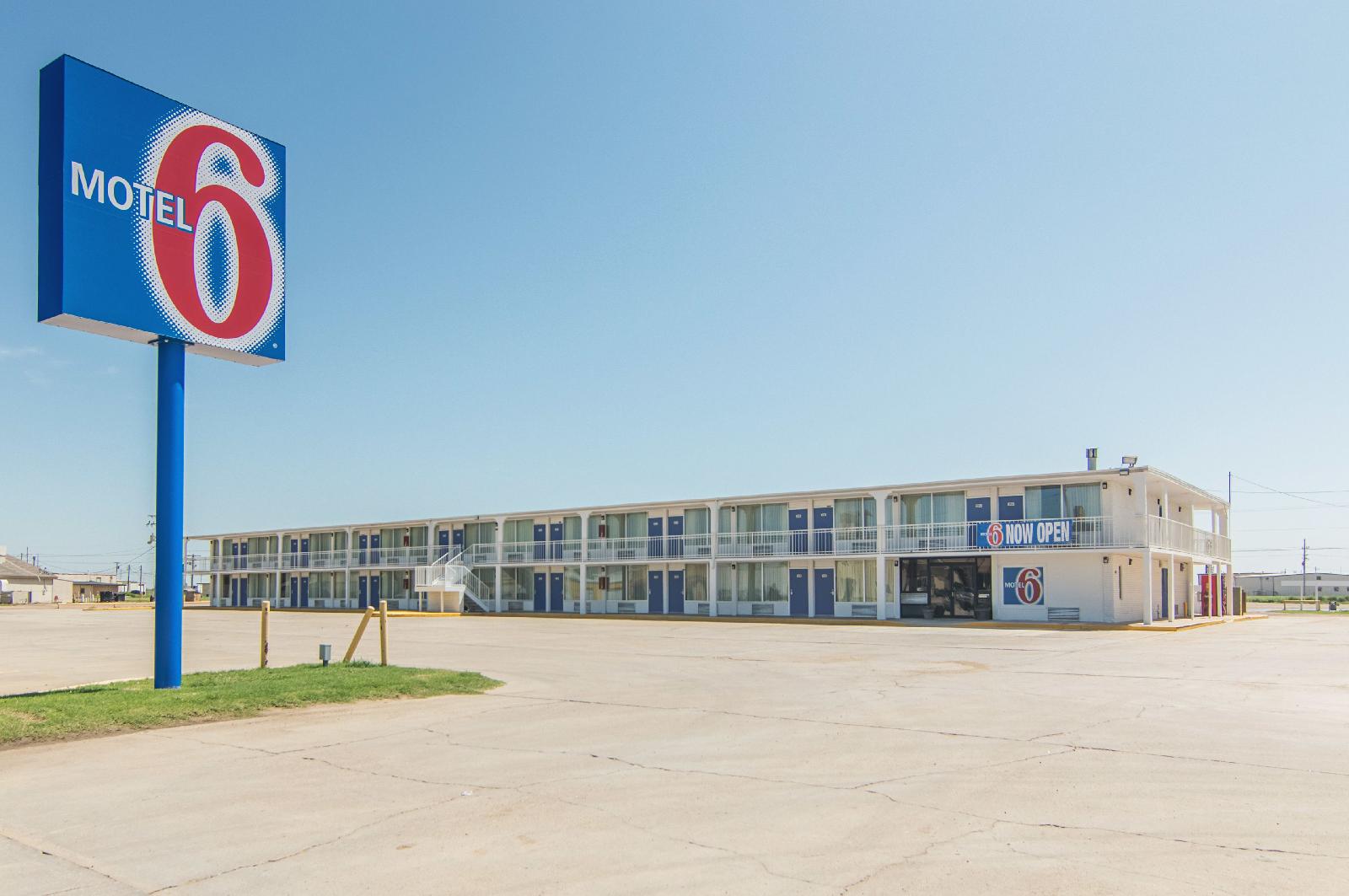 Motel 6 Liberal