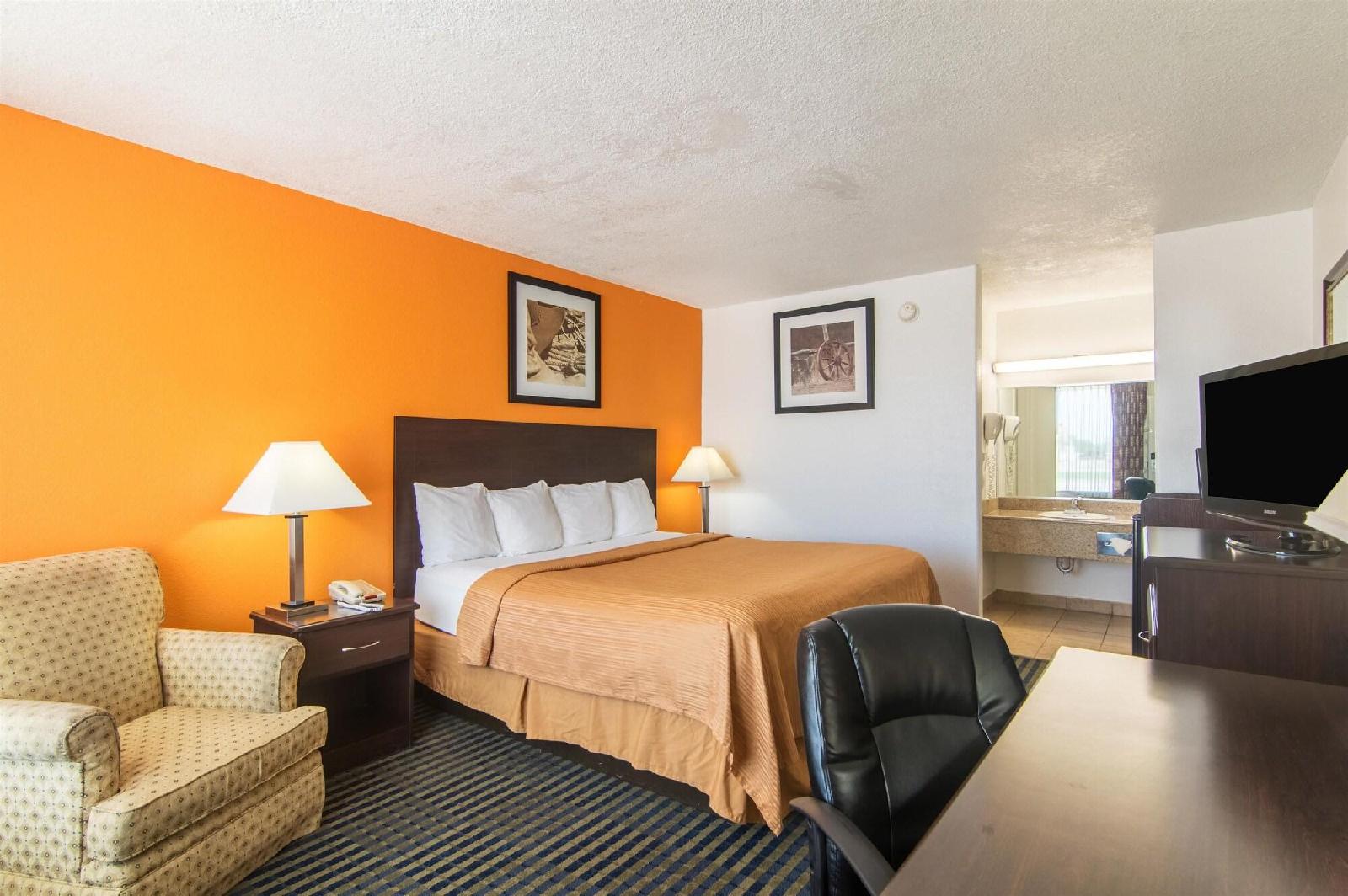 Motel 6 Liberal