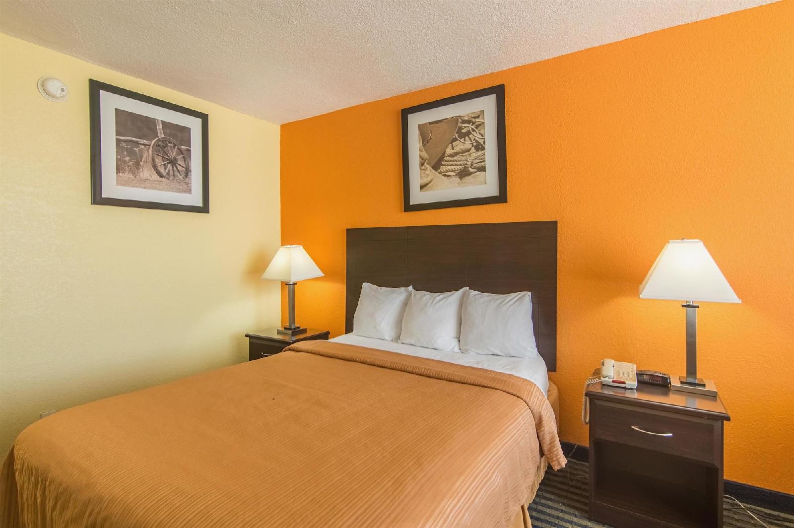 Motel 6 Liberal