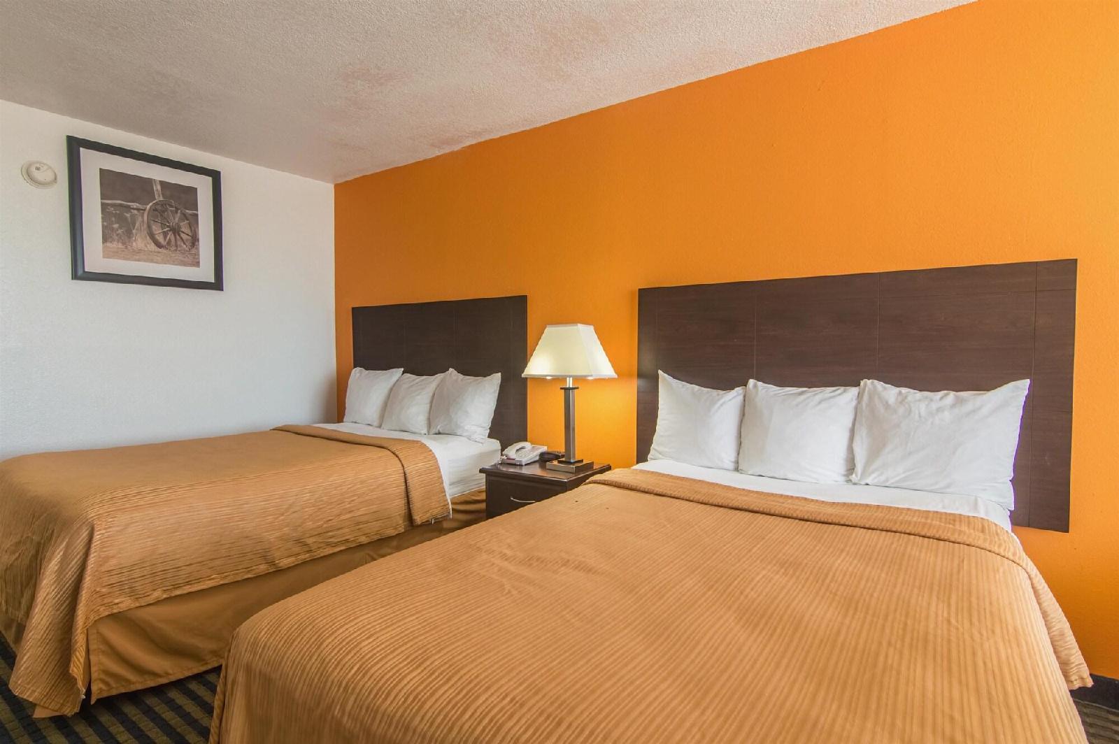 Motel 6 Liberal