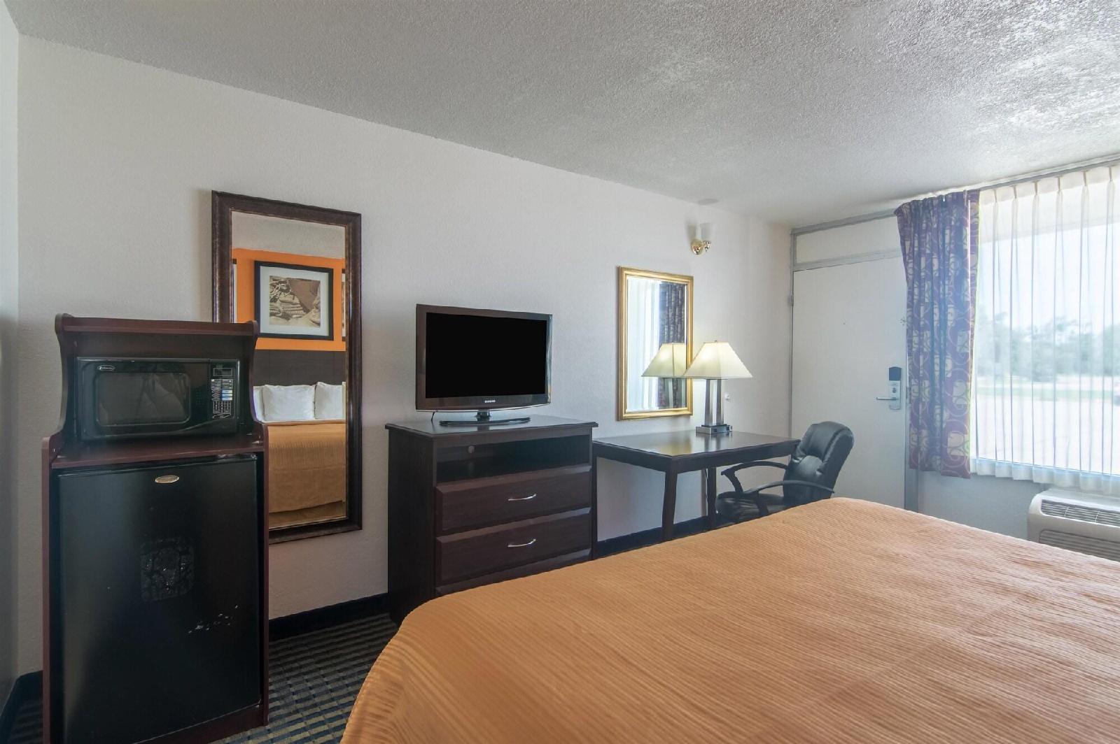 Motel 6 Liberal