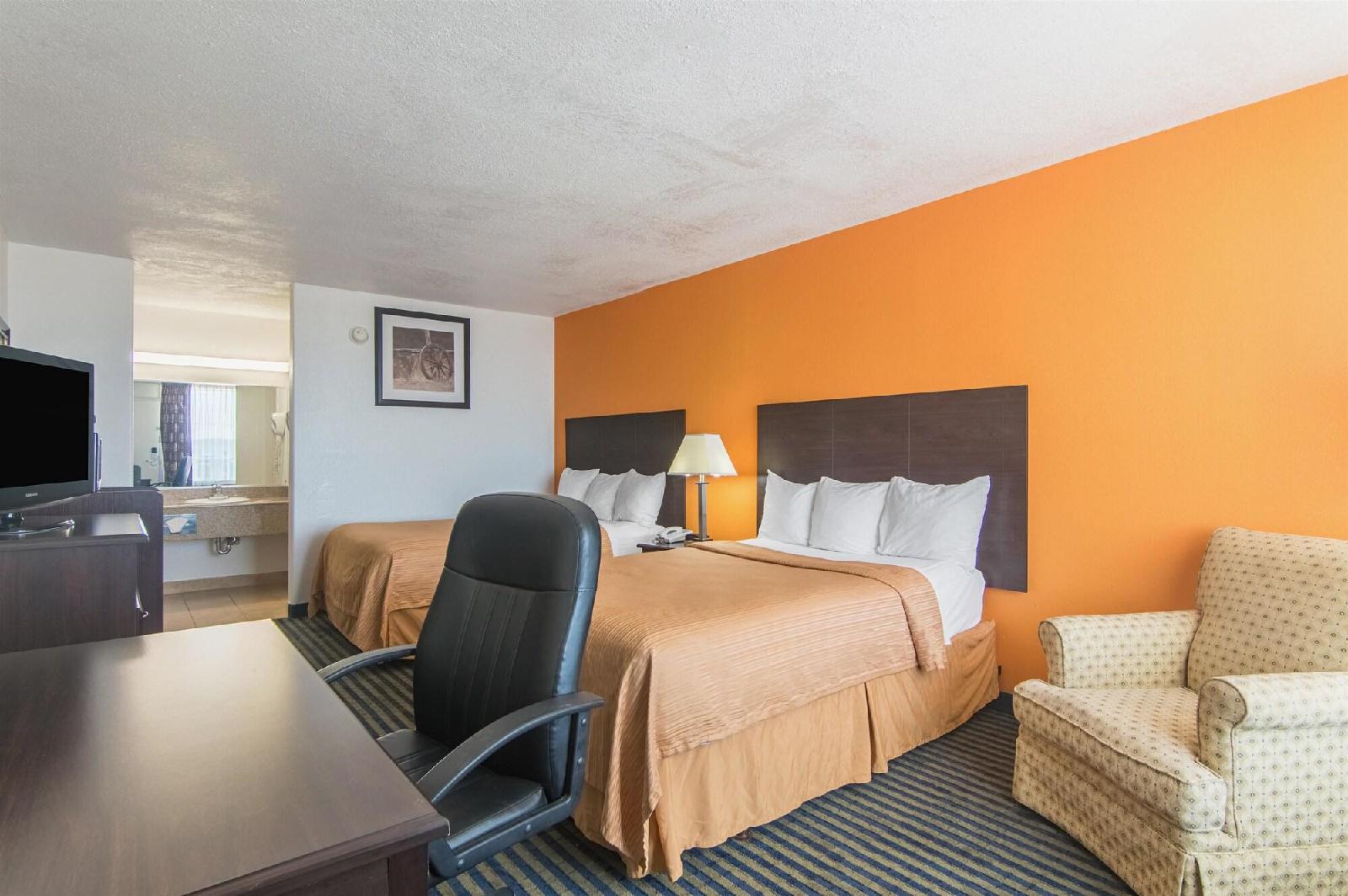 Motel 6 Liberal