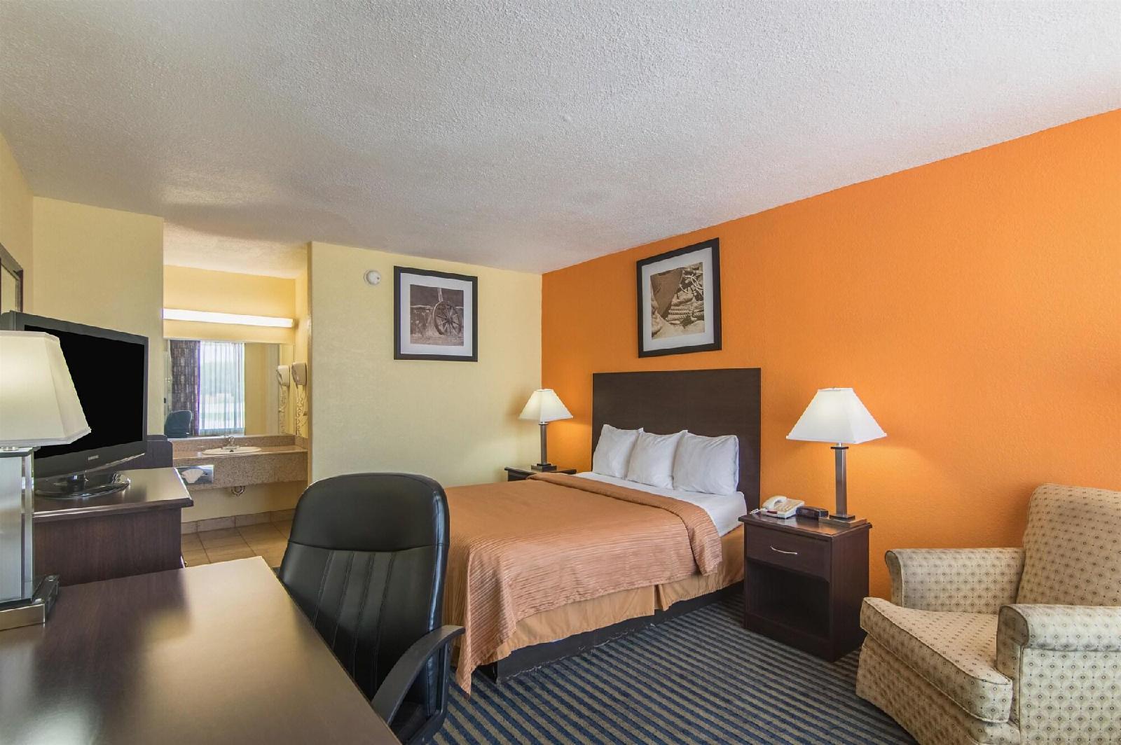 Motel 6 Liberal