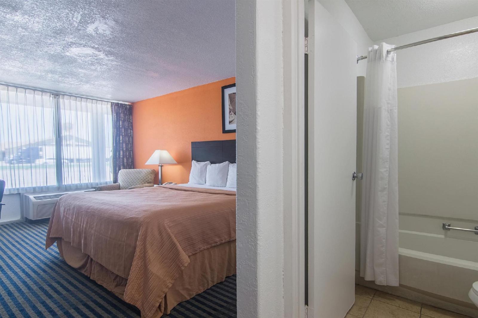 Motel 6 Liberal