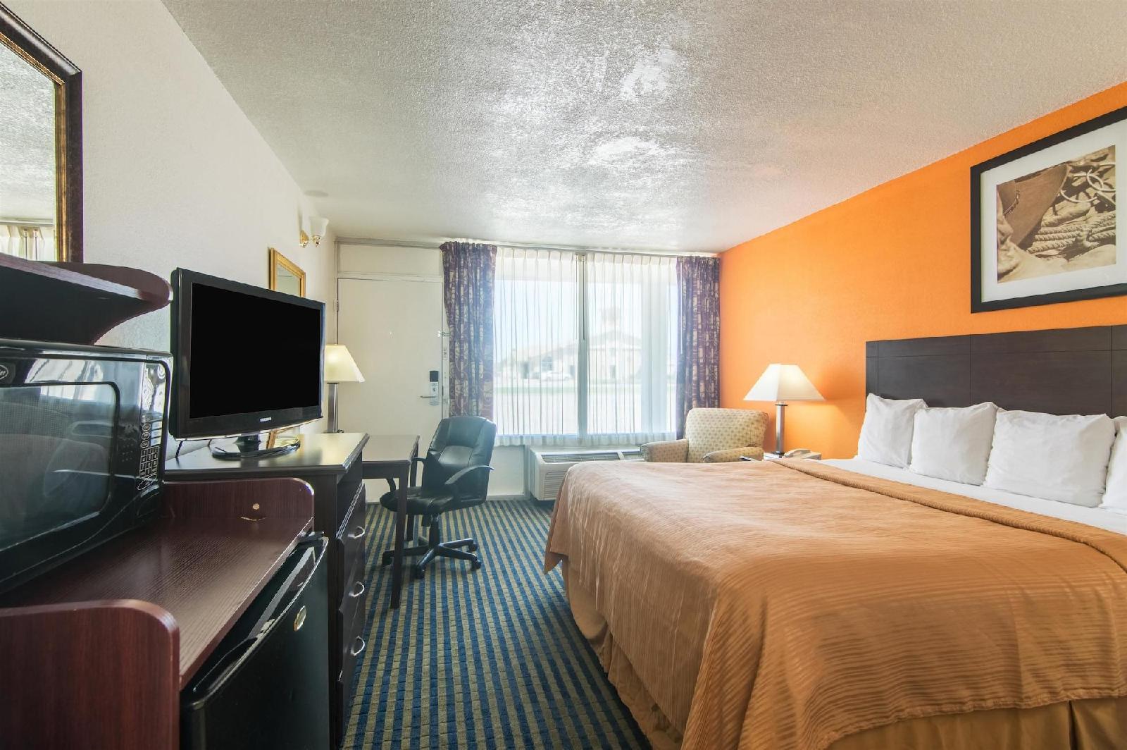 Motel 6 Liberal