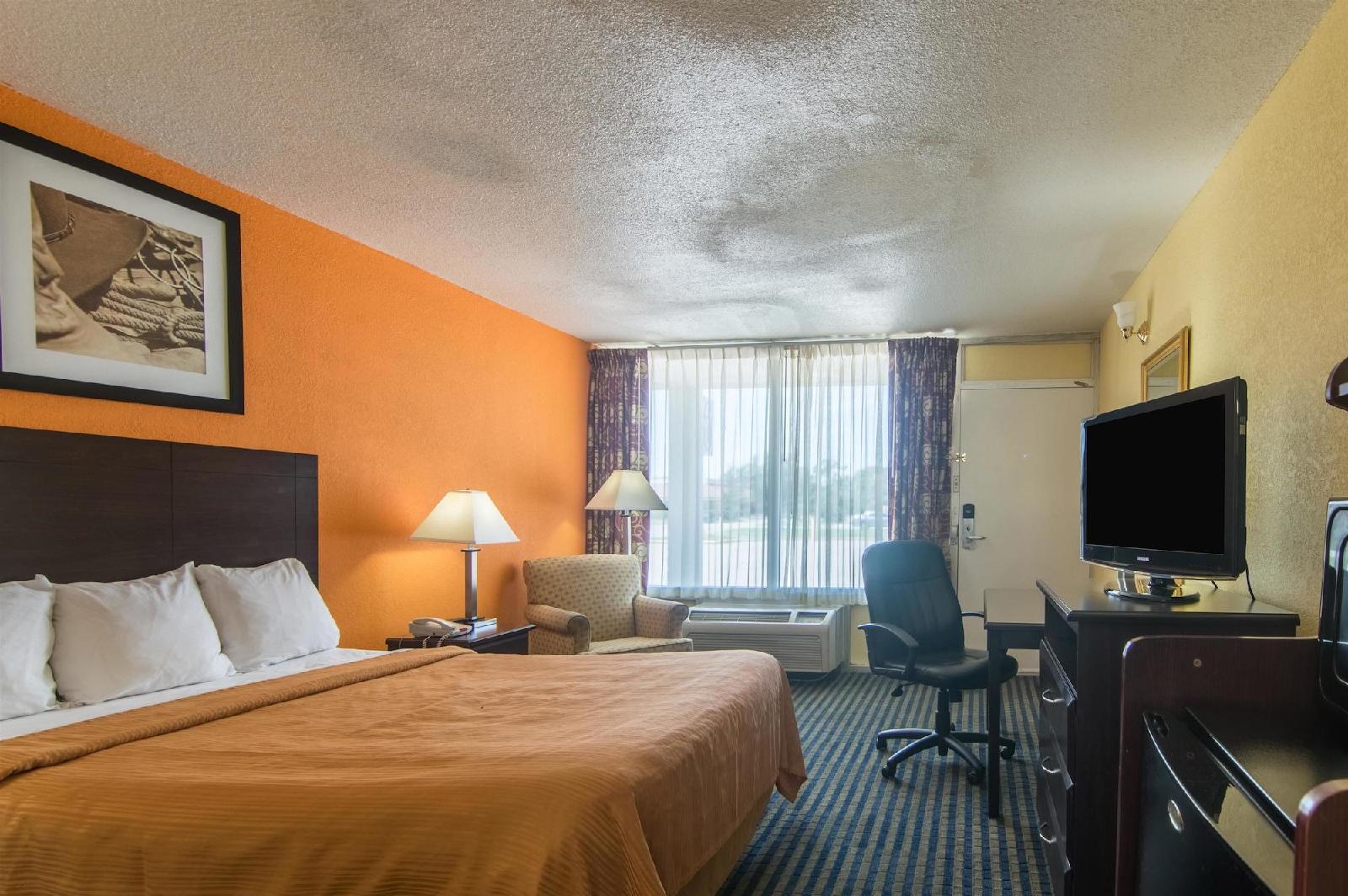 Motel 6 Liberal