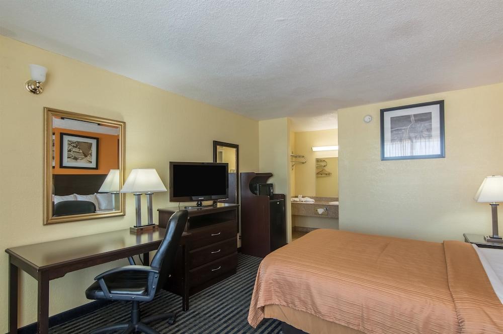 Motel 6 Liberal