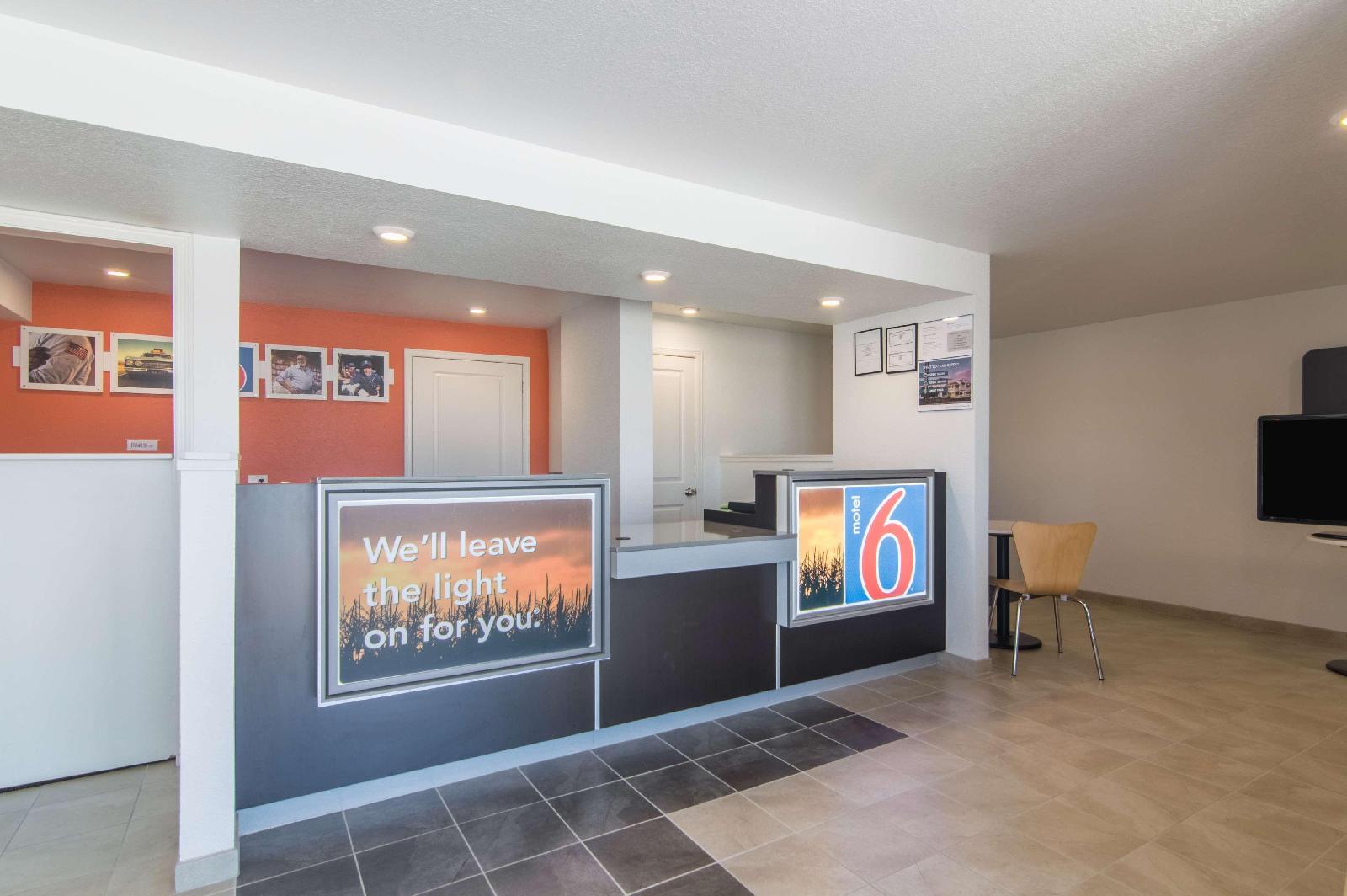 Motel 6 Liberal