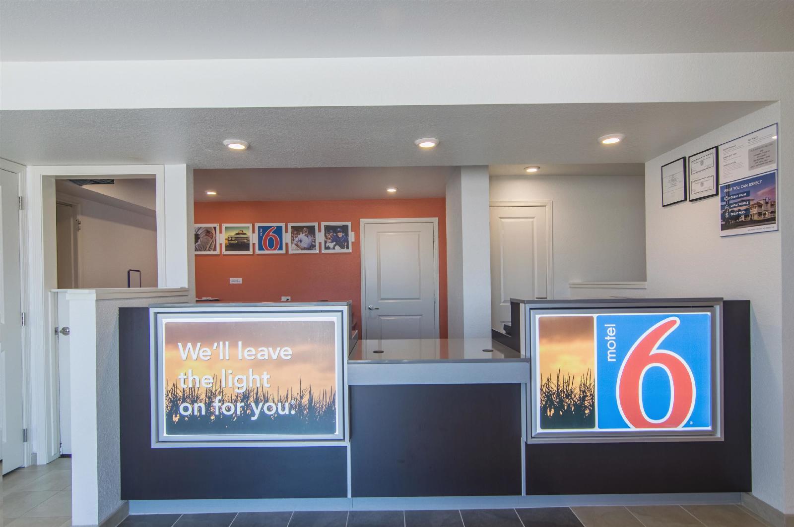 Motel 6 Liberal