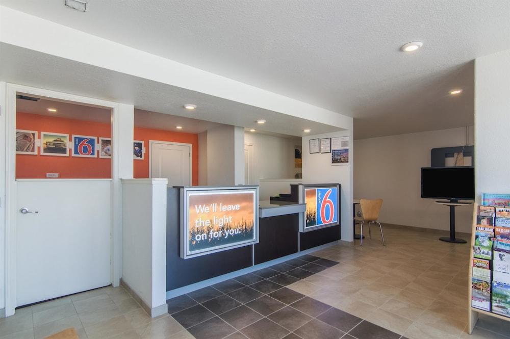 Motel 6 Liberal