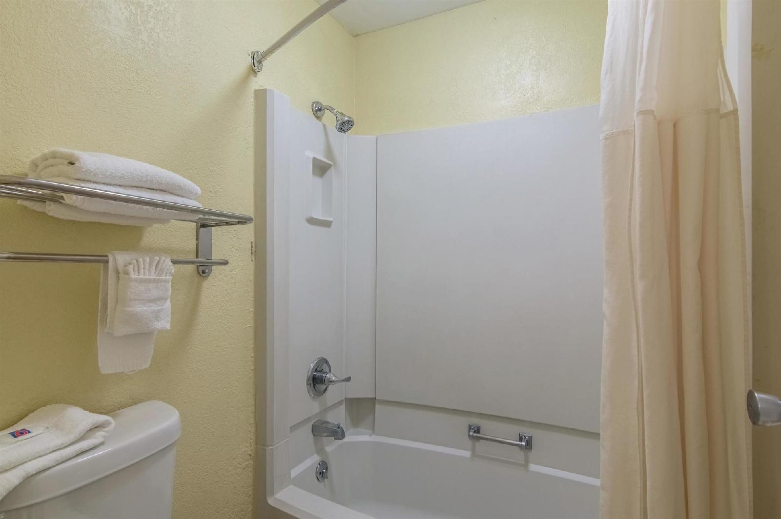 Motel 6 Liberal