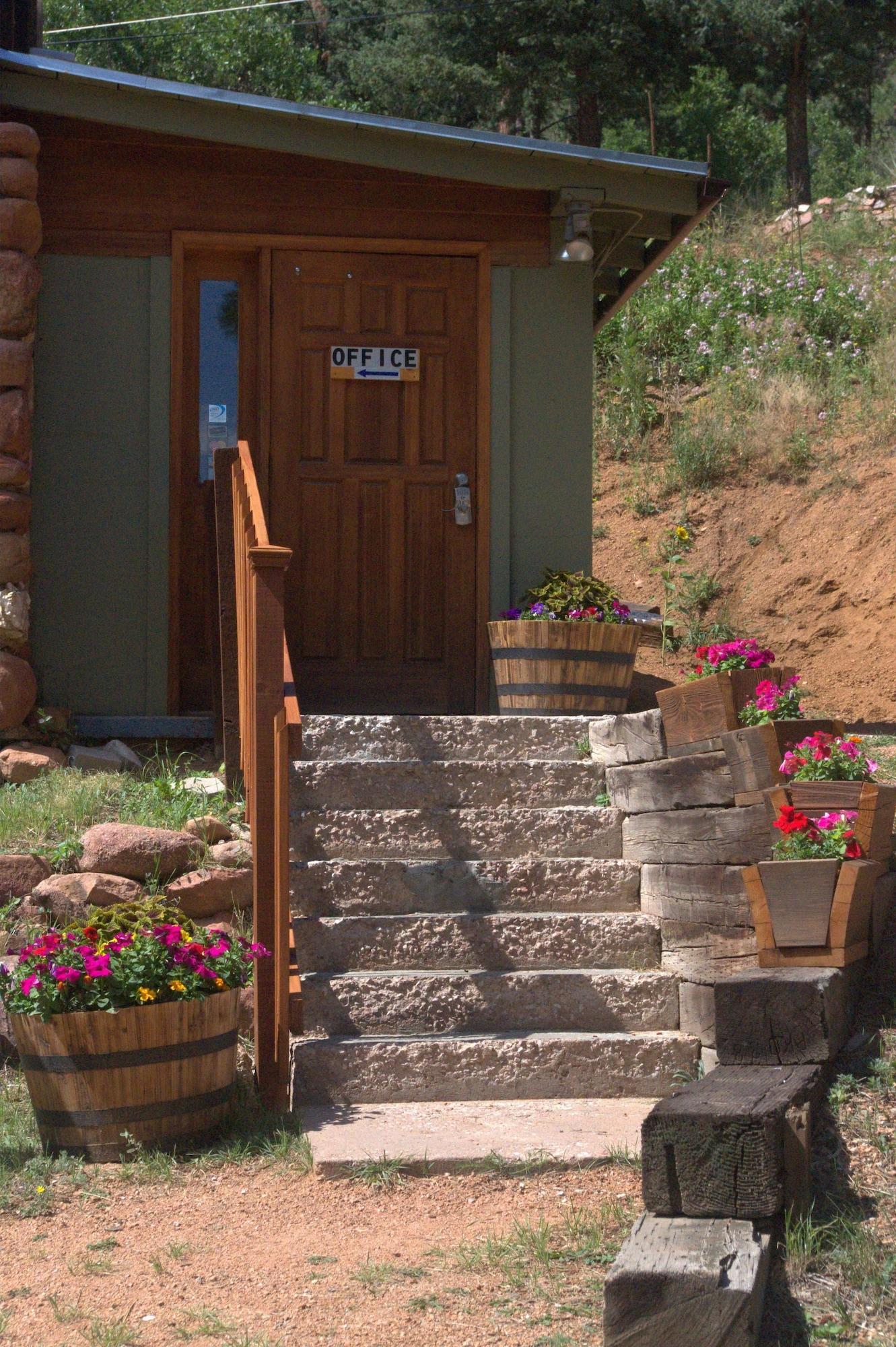 The Green Mountain Falls Lodge