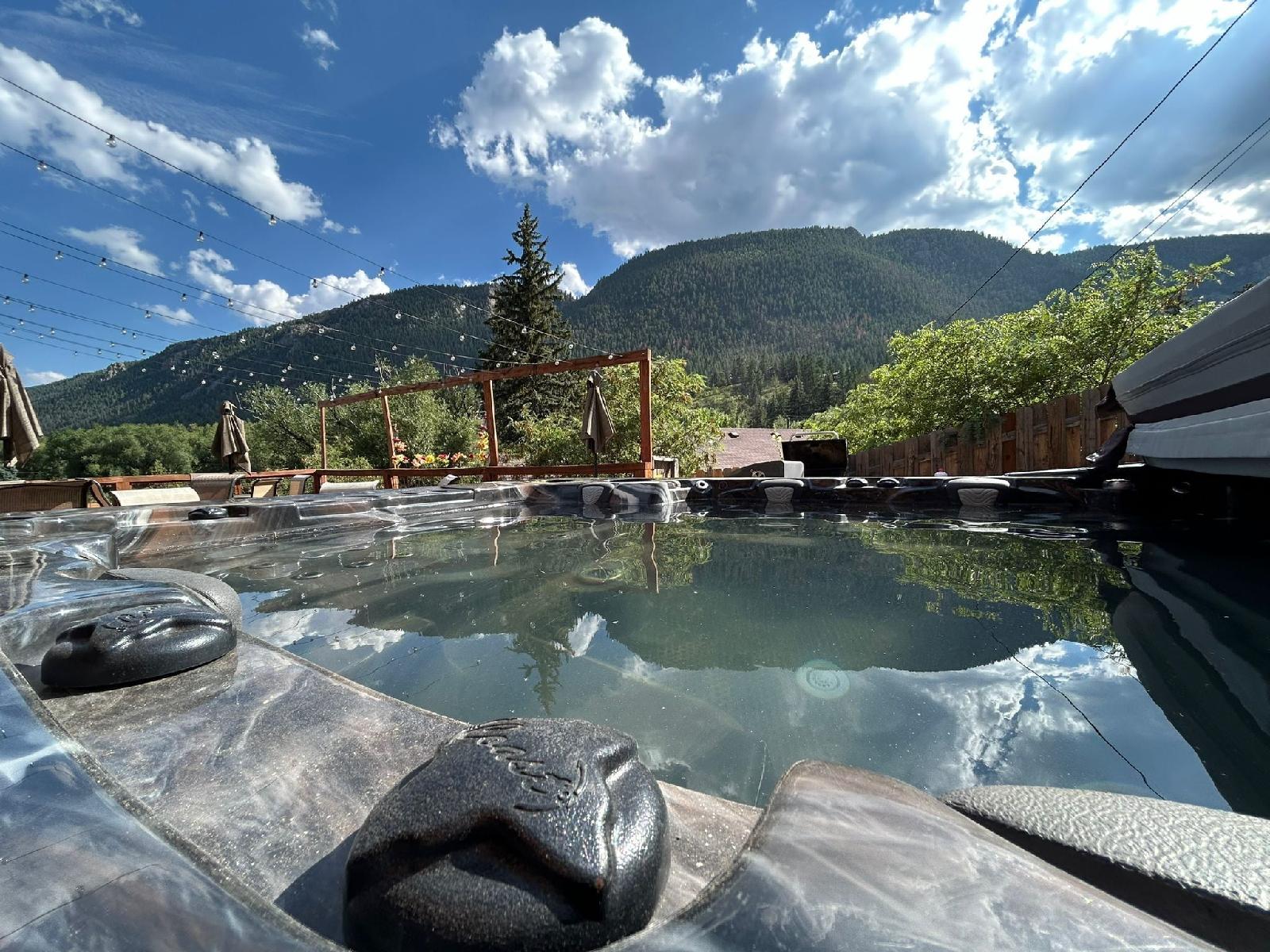 The Green Mountain Falls Lodge
