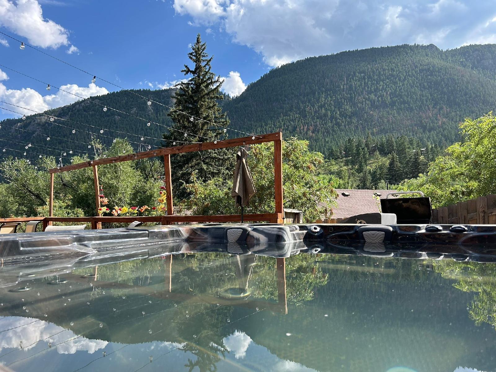 The Green Mountain Falls Lodge