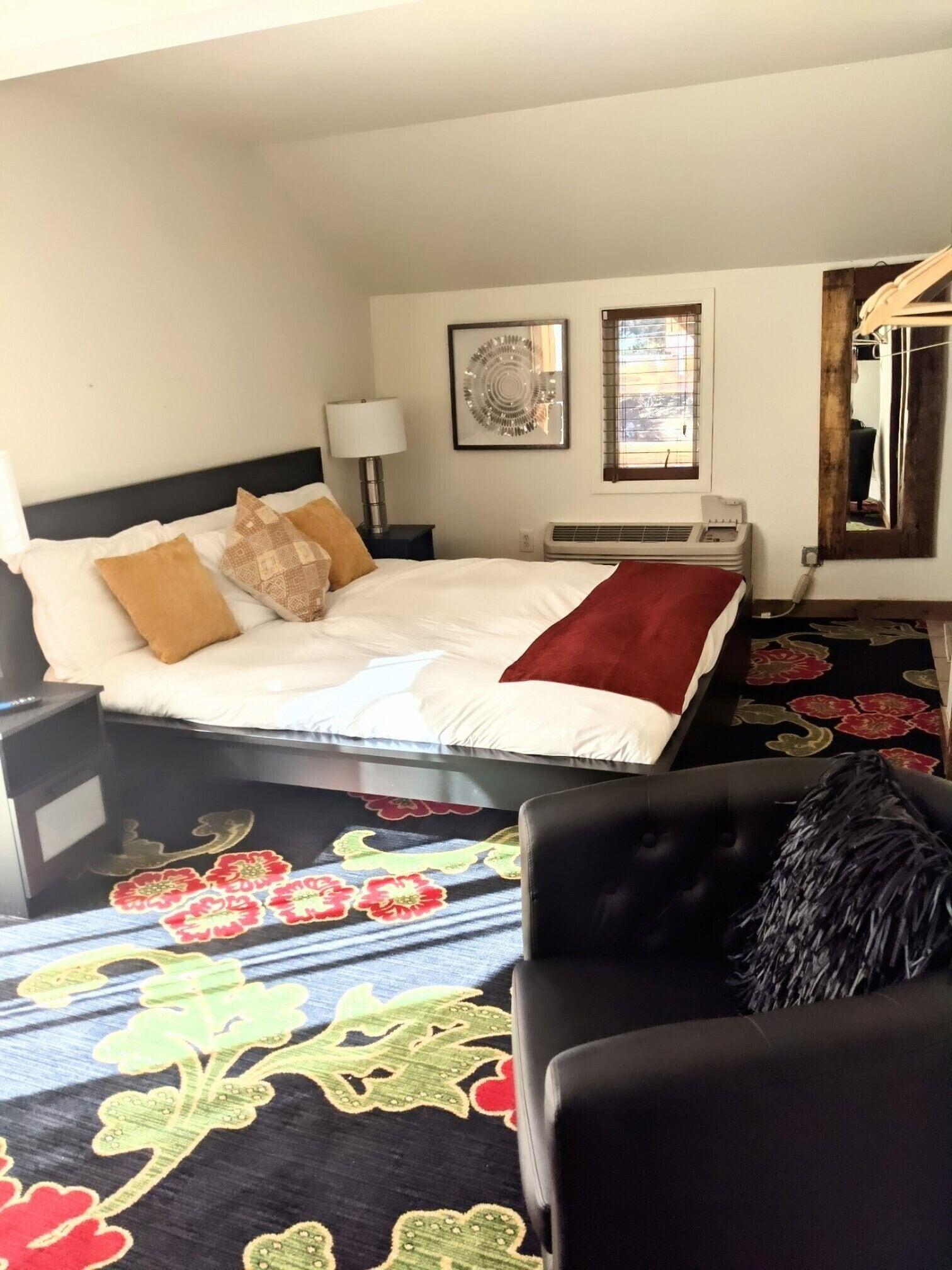 The Green Mountain Falls Lodge
