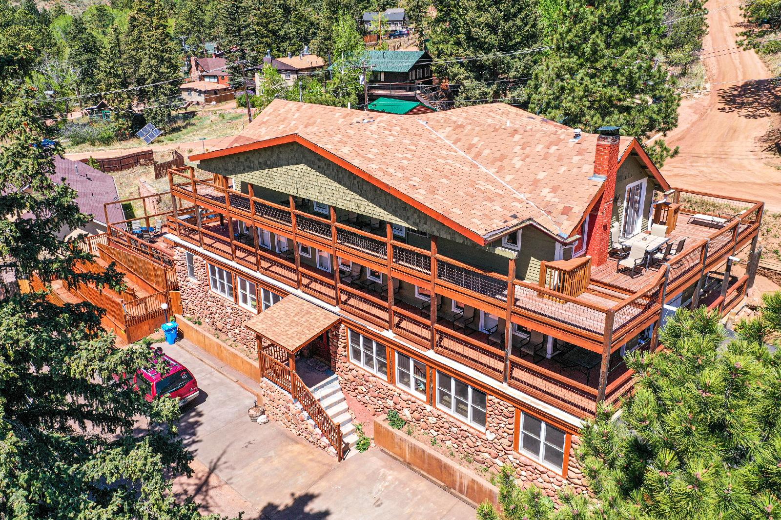 The Green Mountain Falls Lodge