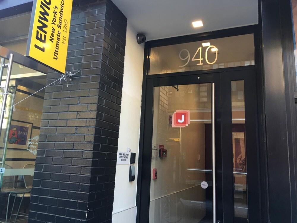 Jazz on Columbus Circle Hostel