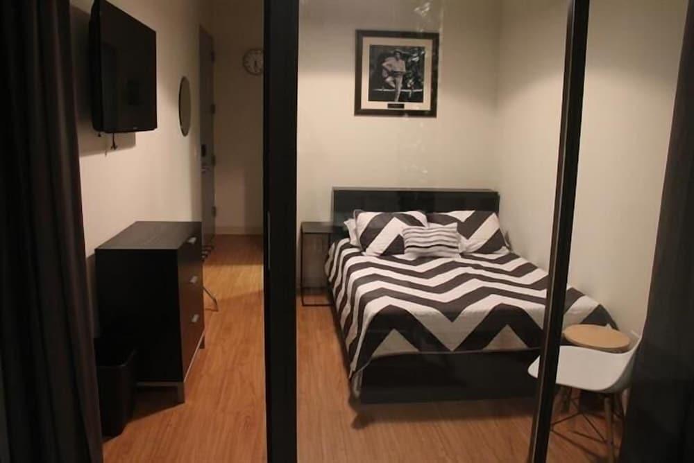 Jazz on Columbus Circle Hostel