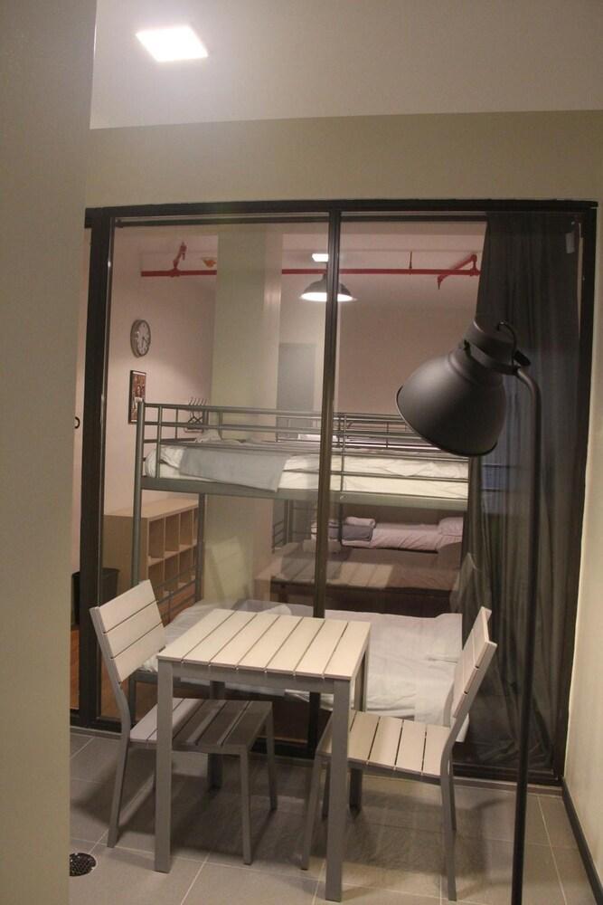 Jazz on Columbus Circle Hostel