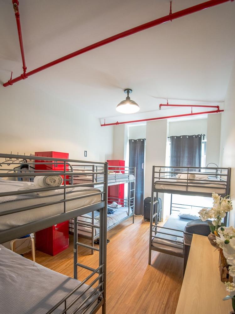 Jazz on Columbus Circle Hostel