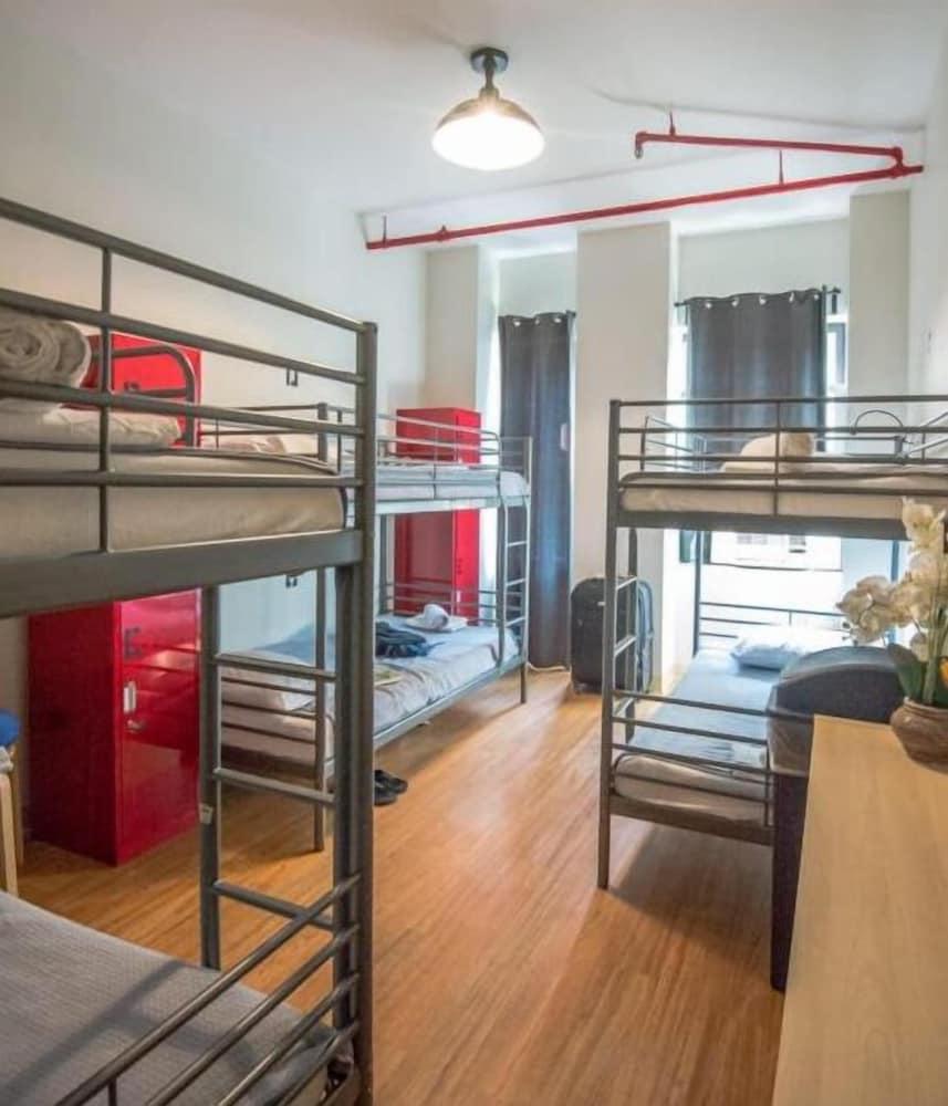 Jazz on Columbus Circle Hostel