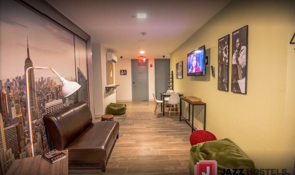 Jazz on Columbus Circle Hostel