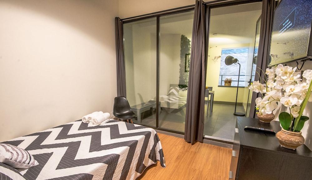 Jazz on Columbus Circle Hostel
