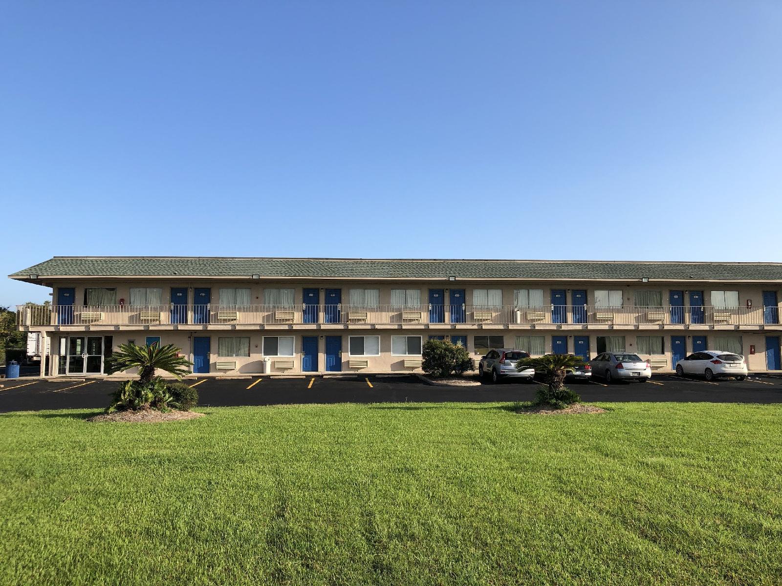 Motel 6 Clute, TX
