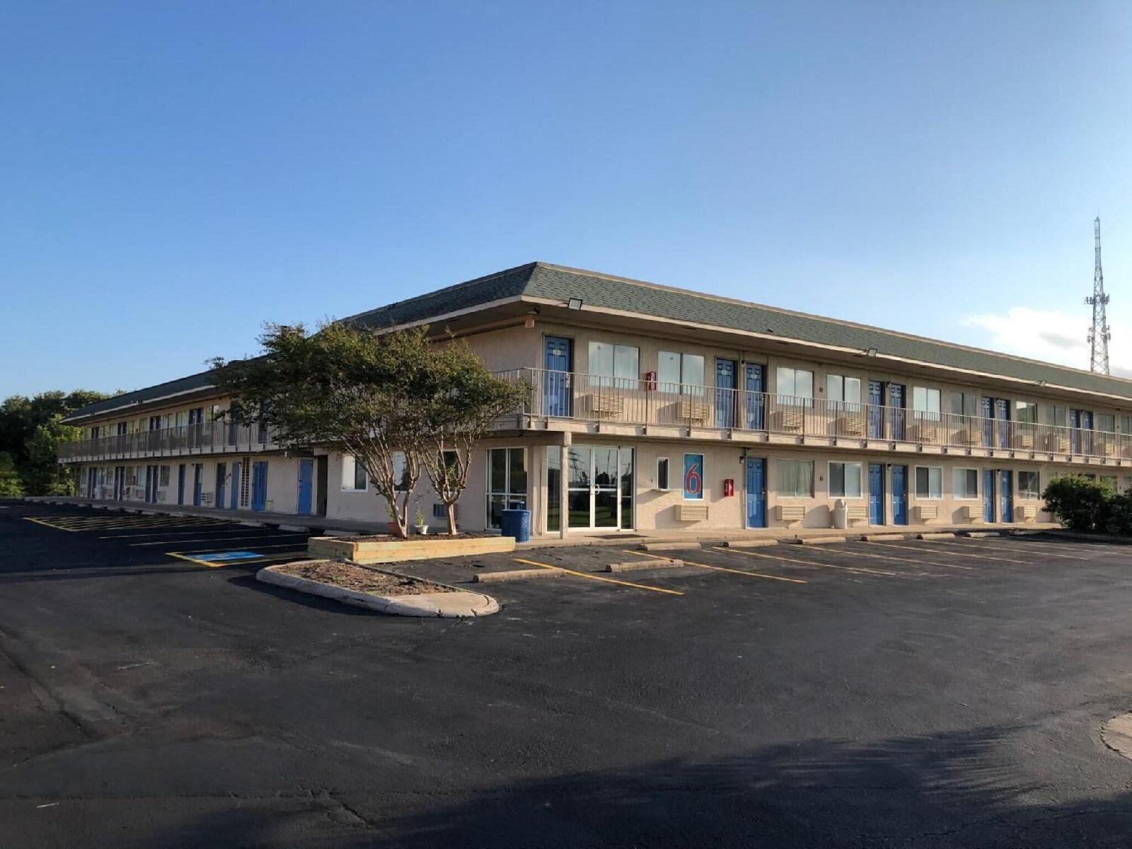 Motel 6 Clute, TX
