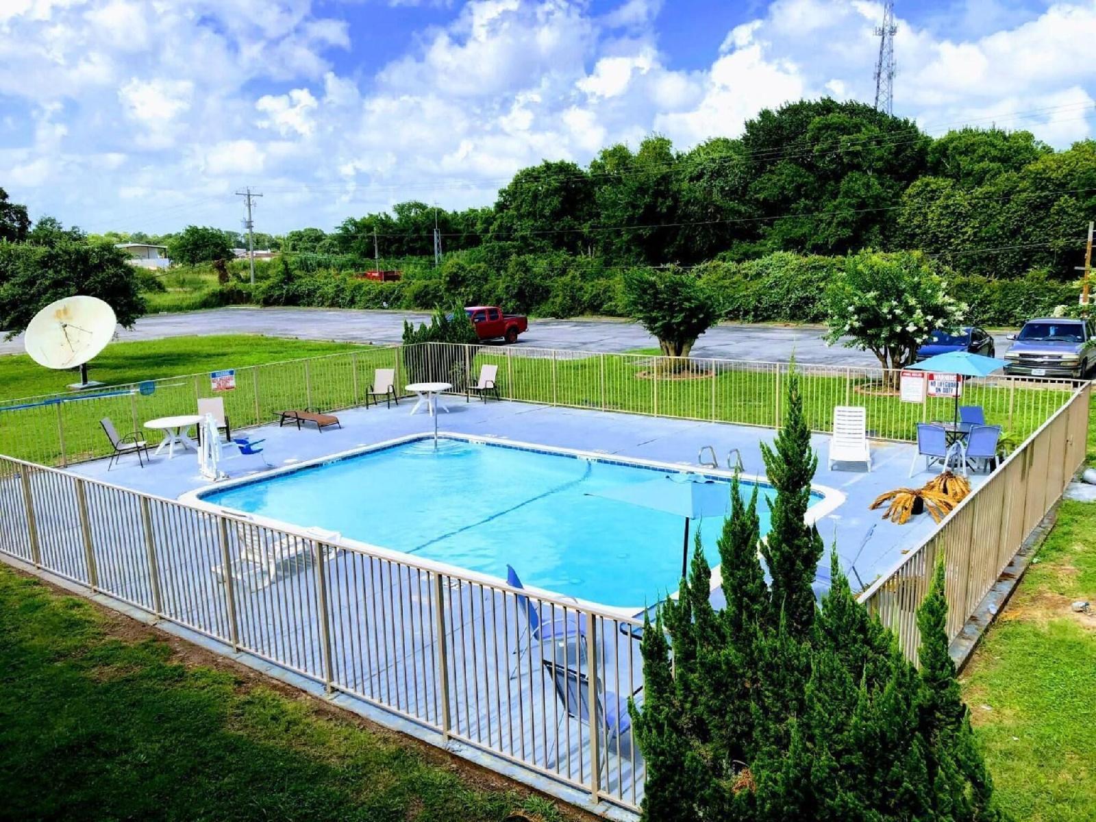 Motel 6 Clute, TX