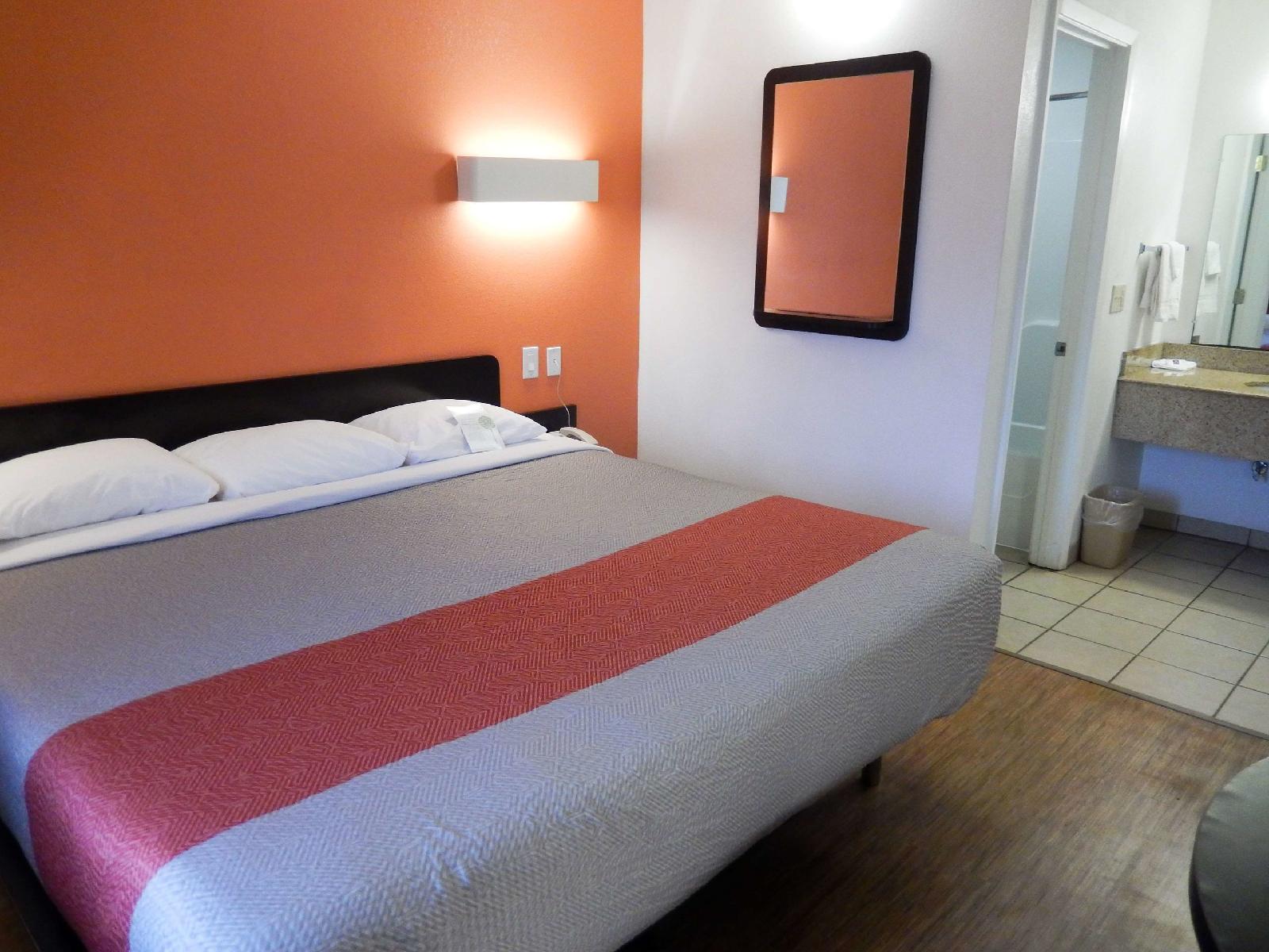 Motel 6 Clute, TX