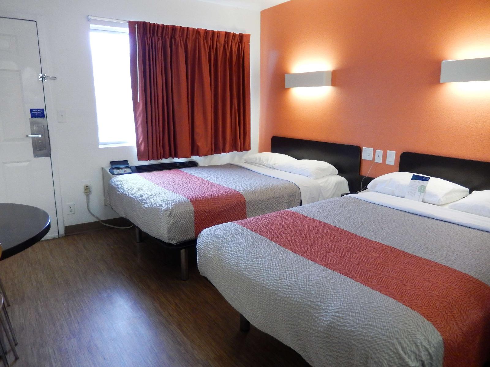 Motel 6 Clute, TX