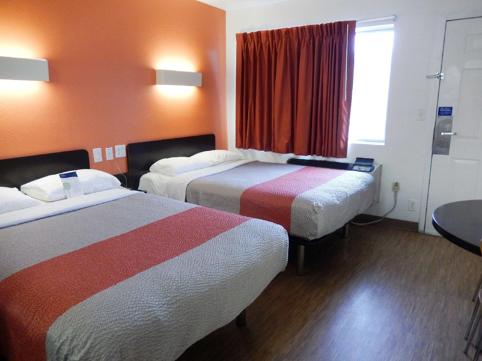 Motel 6 Clute, TX
