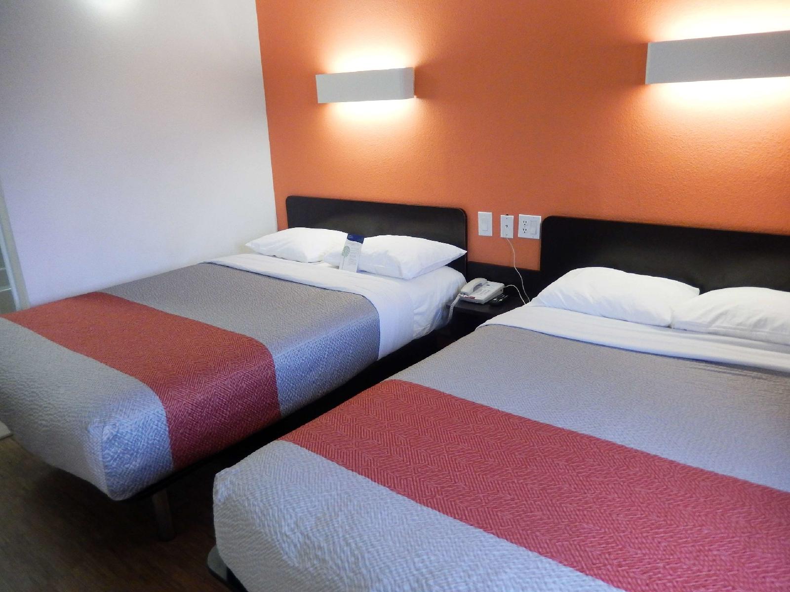 Motel 6 Clute, TX