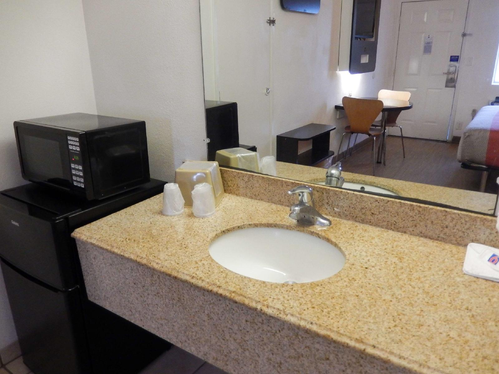 Motel 6 Clute, TX