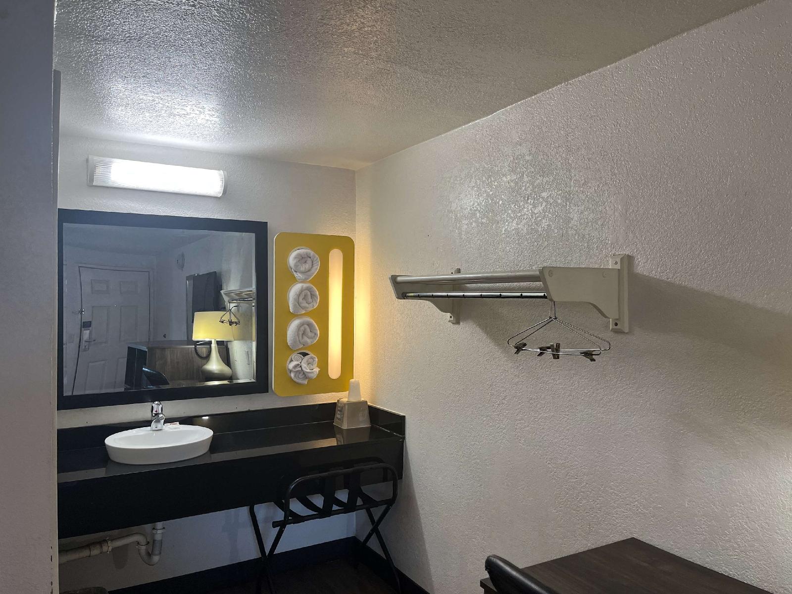 Motel 6 Cross Lanes