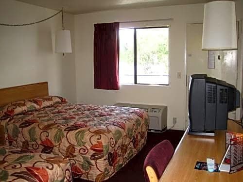 E-Z 8 Motel Old Town