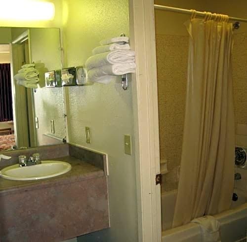 E-Z 8 Motel Old Town
