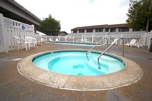 E-Z 8 Motel Old Town
