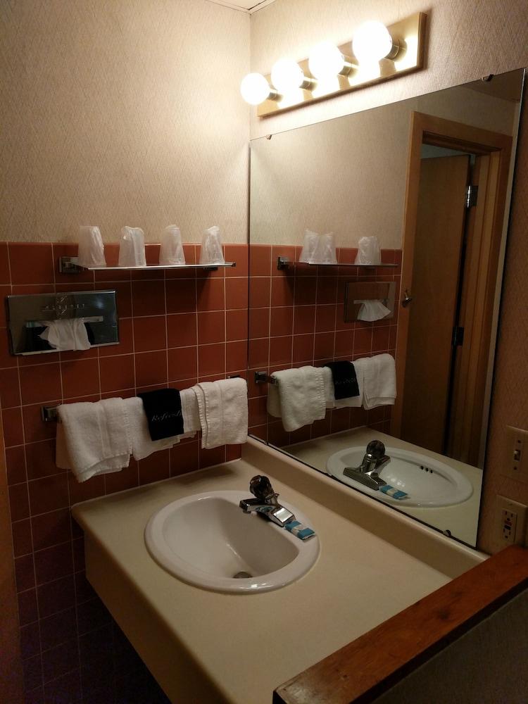 The Mid-Town Motel