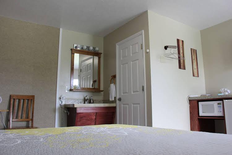 Bybee's Steppingstone Motel