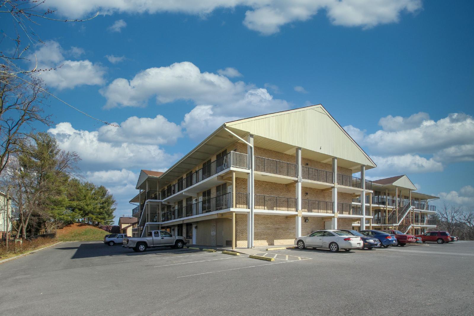Apm Inn and Suites