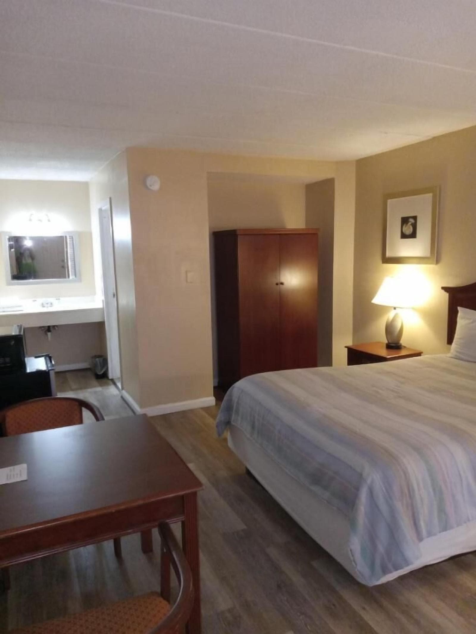 Apm Inn and Suites