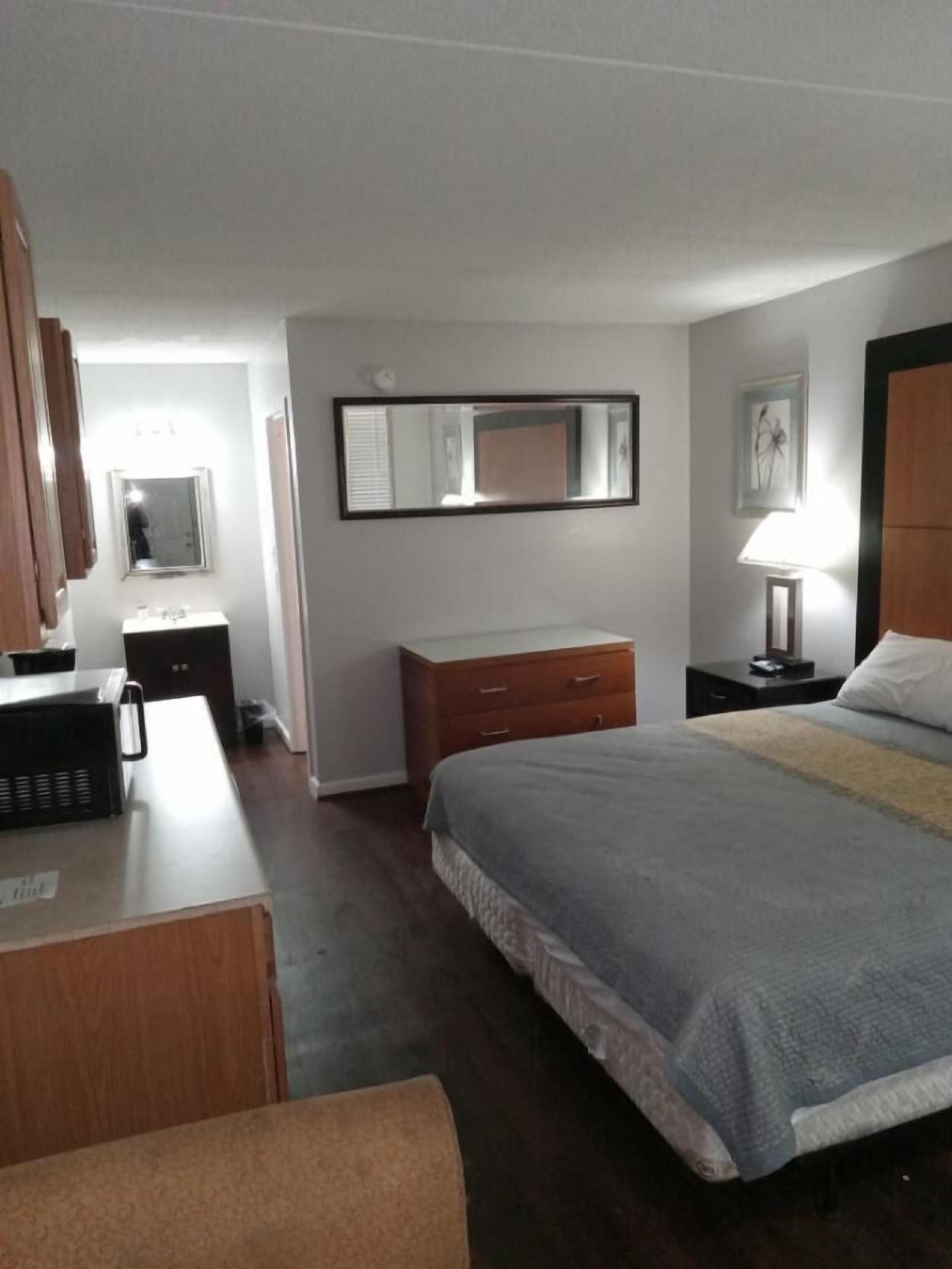 Apm Inn and Suites