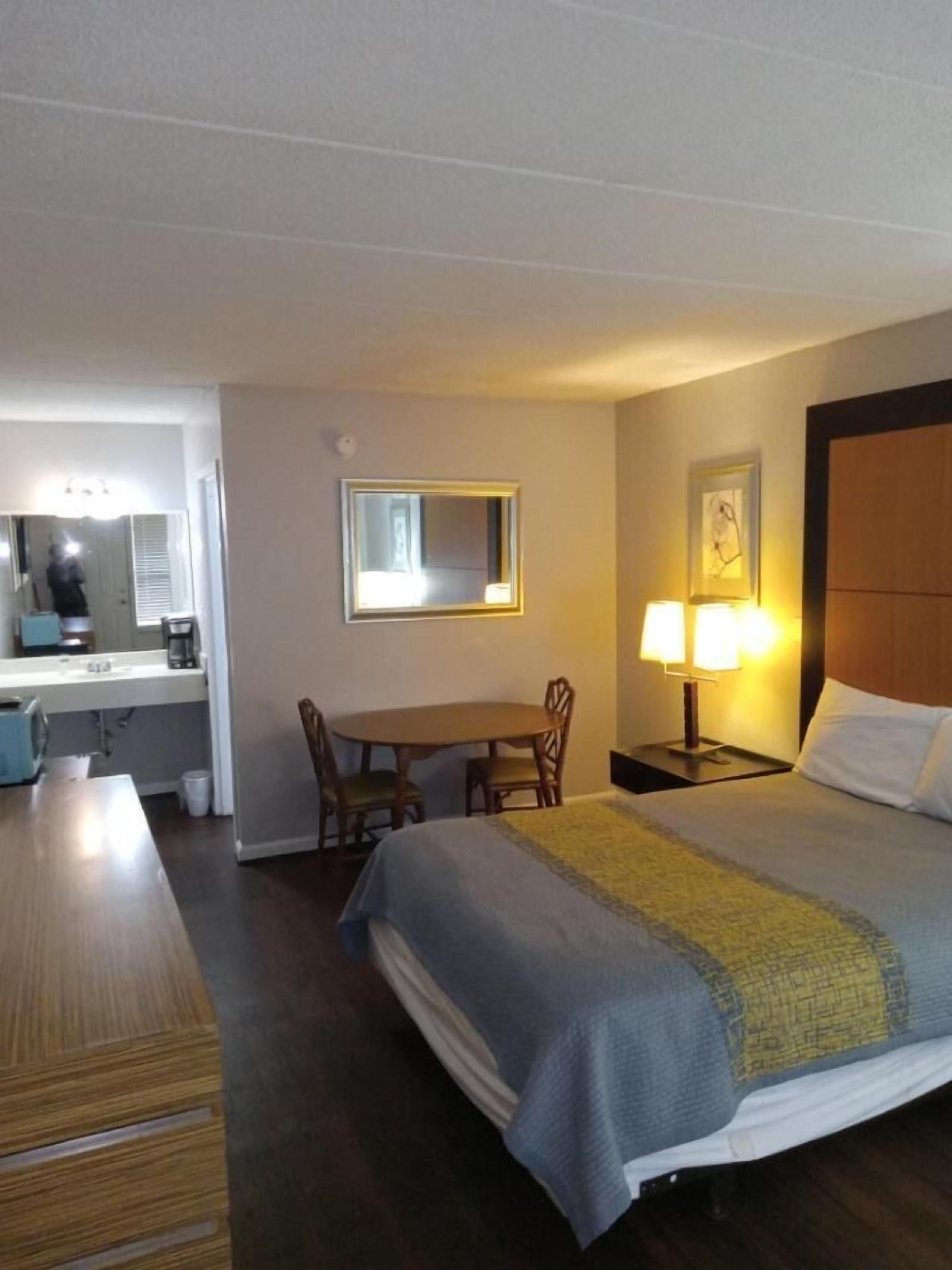 Apm Inn and Suites
