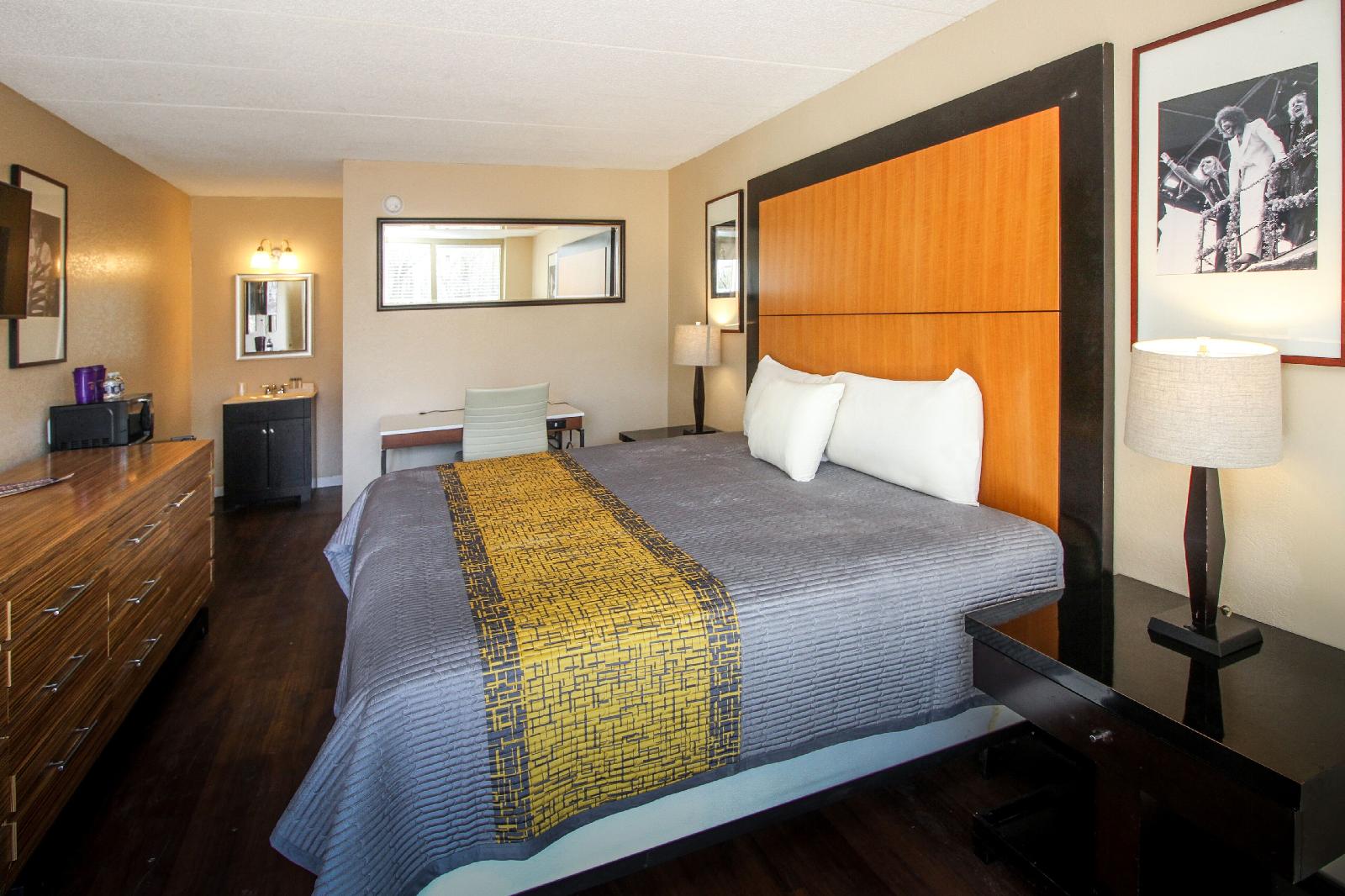 Apm Inn and Suites