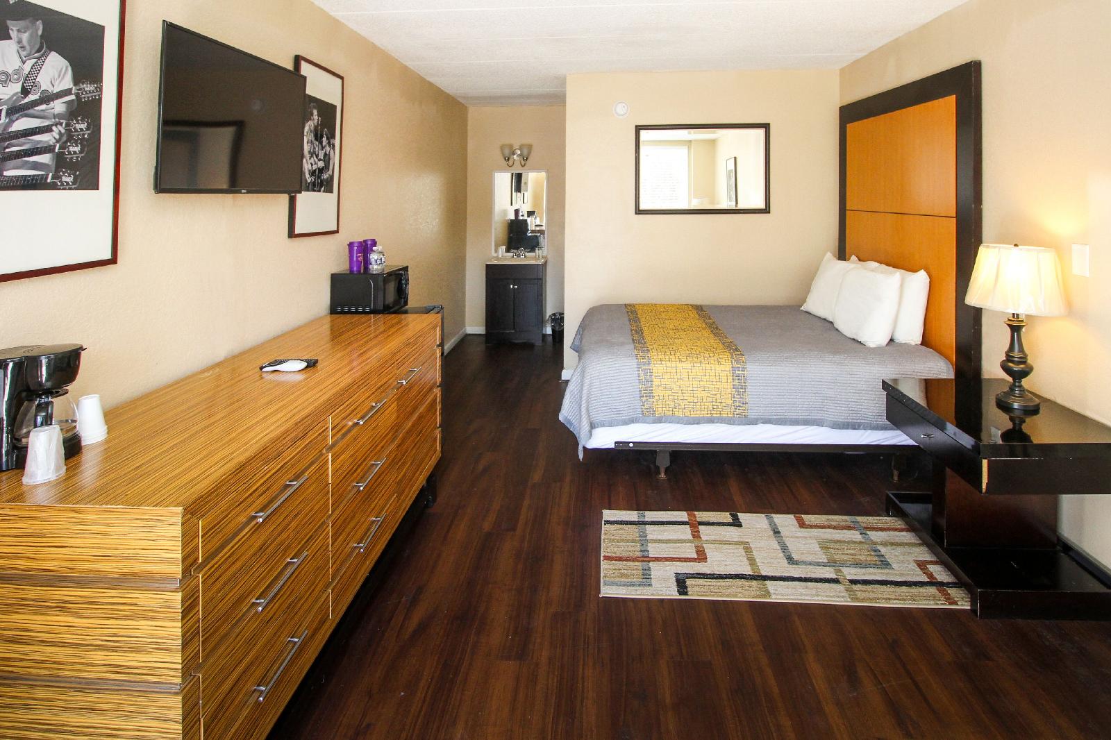 Apm Inn and Suites